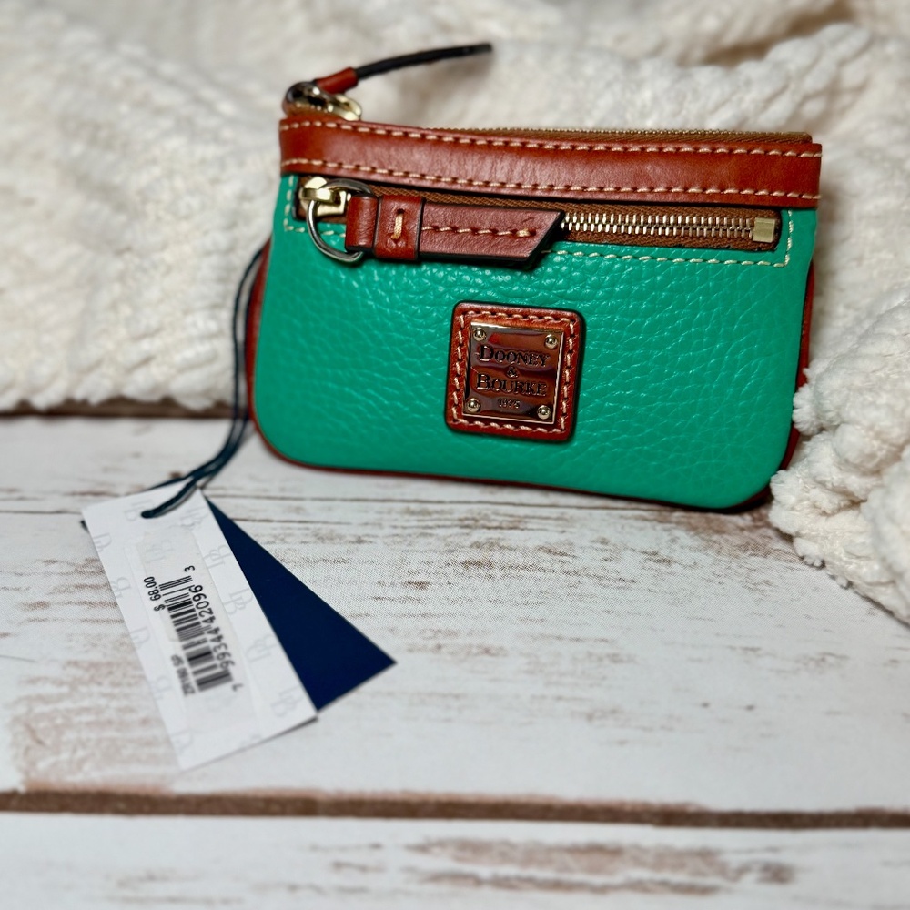 NWT Dooney & Bourke Pebble Grain Small Coin Case - Spearmint 🦄